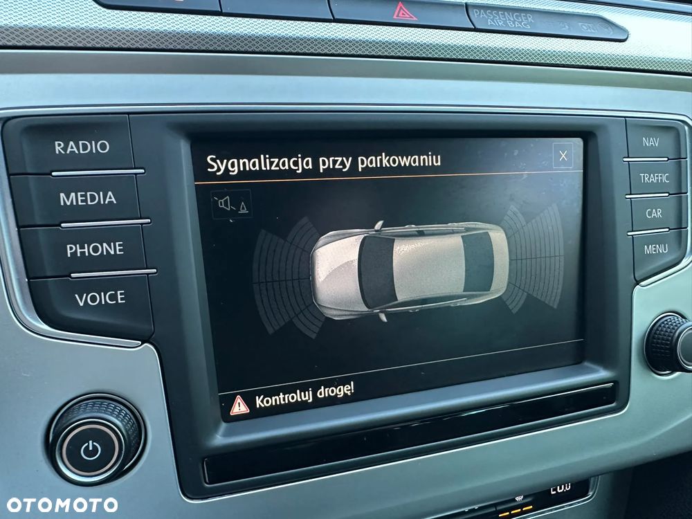 Volkswagen Passat - 22
