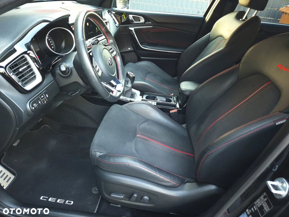 Kia Ceed 1.6 T-GDI GT - 8