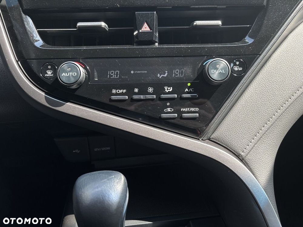 Toyota Camry 2.5 Hybrid Comfort CVT - 19