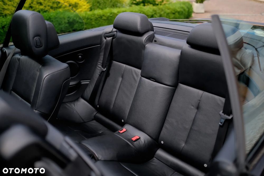 BMW Seria 6 650 i - 12