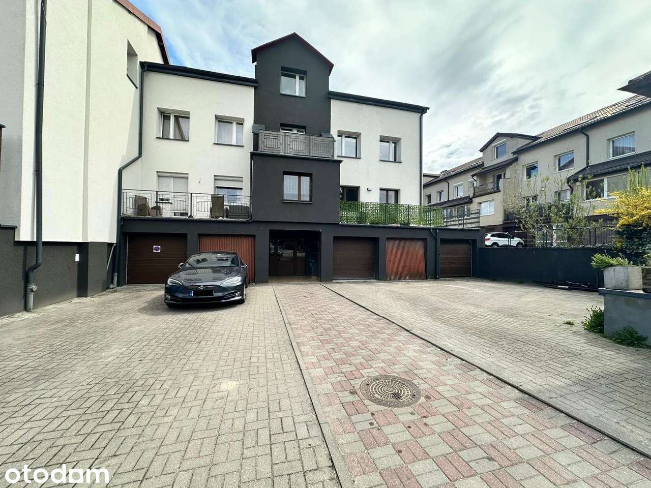Dwupoziomowe mieszkanie z garażem