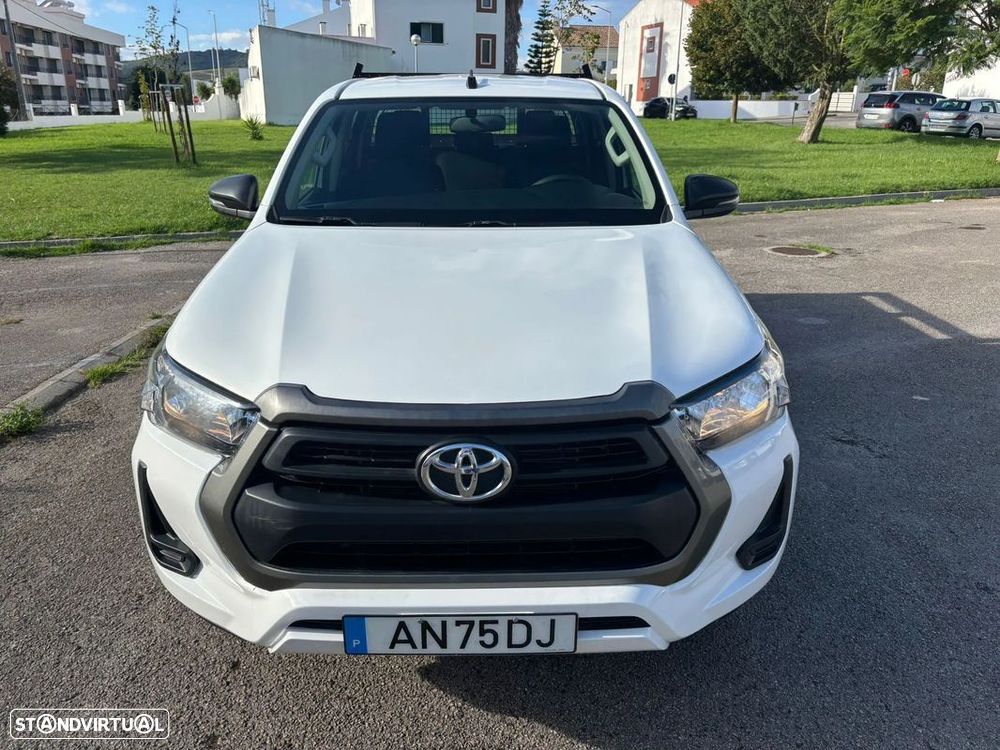 Toyota Hilux 2.4 D-4D 4WD CD CM - 9