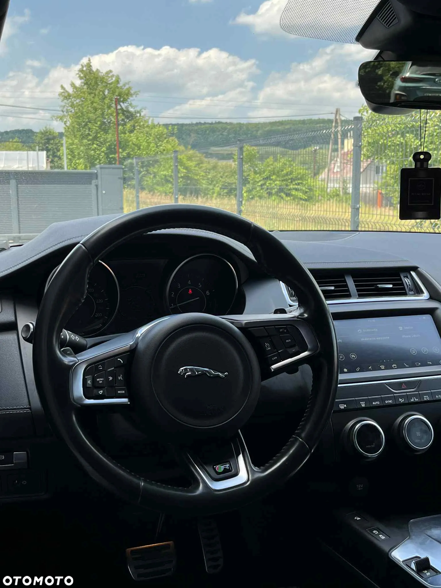Jaguar E-Pace 2.0 i4P AWD R-Dynamic - 9