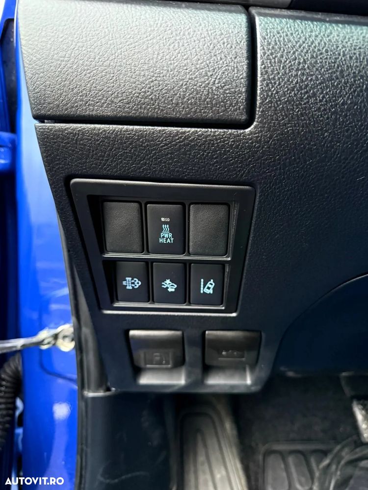 Toyota Hilux 4x4 Double Cab A/T Invincible - 19