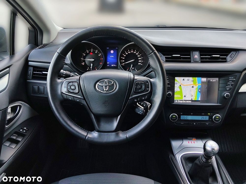 Toyota Avensis 1.8 Premium EU5 - 17
