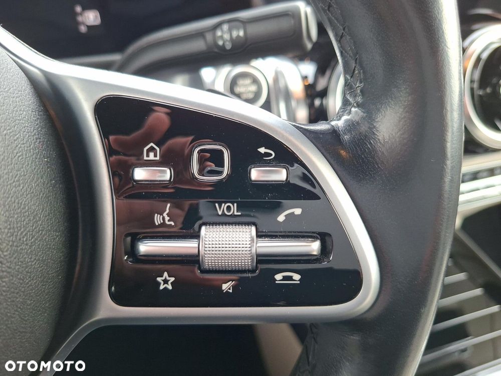 Mercedes-Benz GLB 200 Progressive 7G-DCT - 25