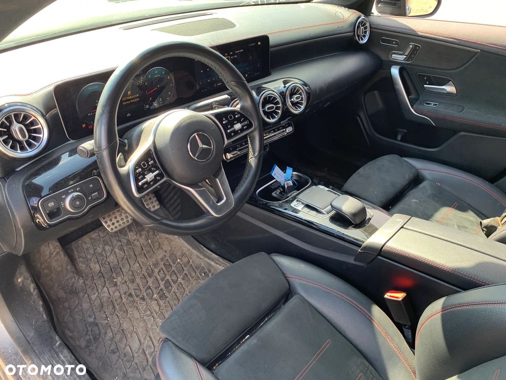 Mercedes-Benz CLA 250 4Matic 7G-DCT - 17