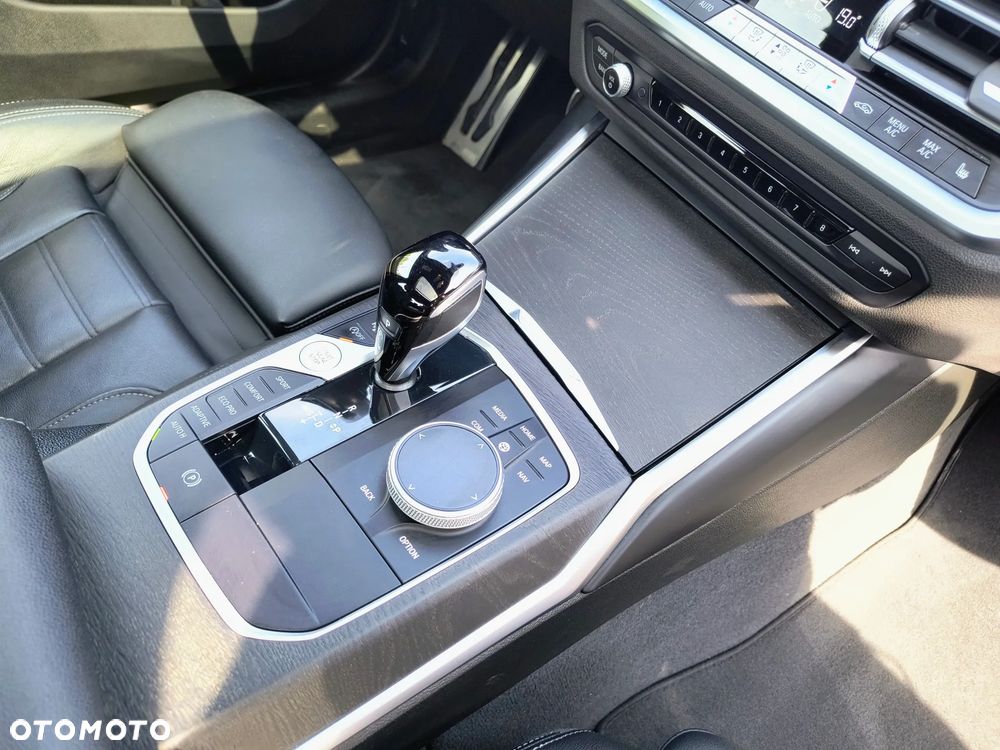 BMW Seria 3 330i xDrive M Sport - 19
