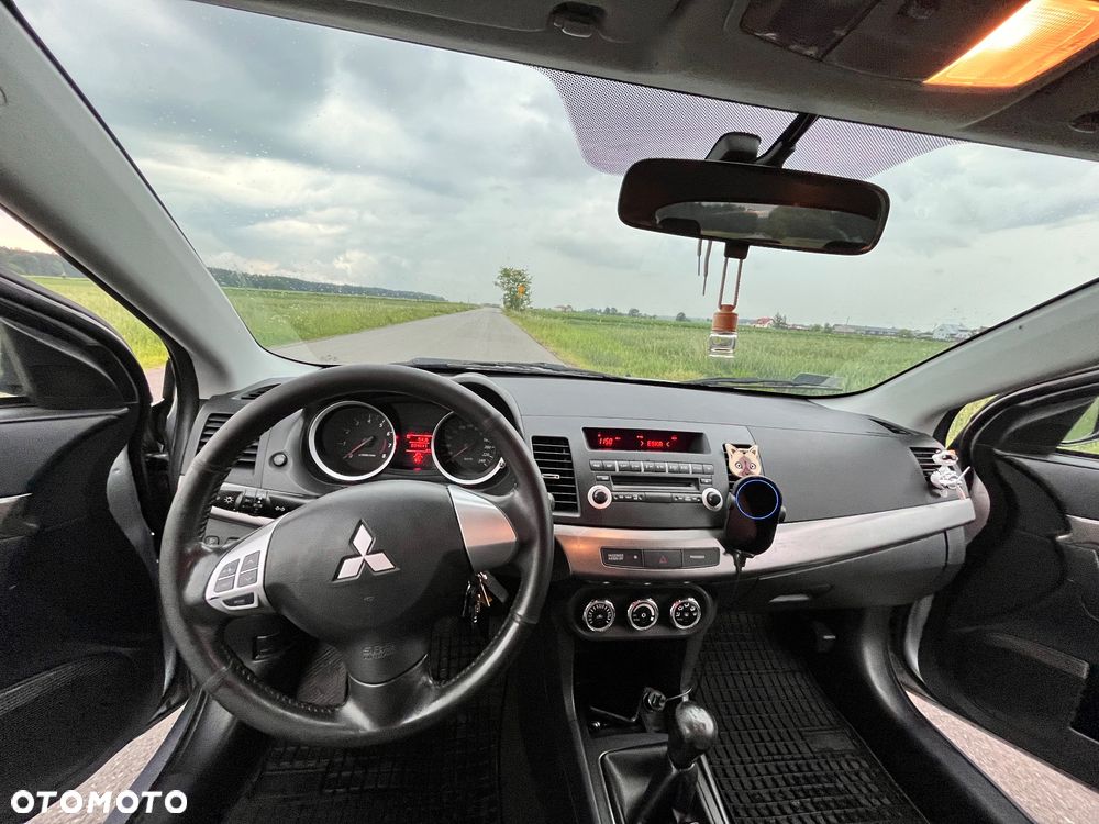 Mitsubishi Lancer 1.6 Invite - 12