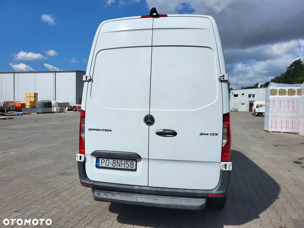Mercedes-Benz Sprinter - 9
