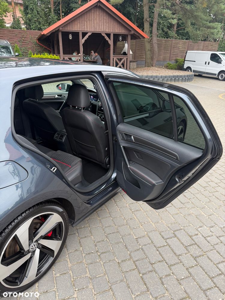 Volkswagen Golf - 26
