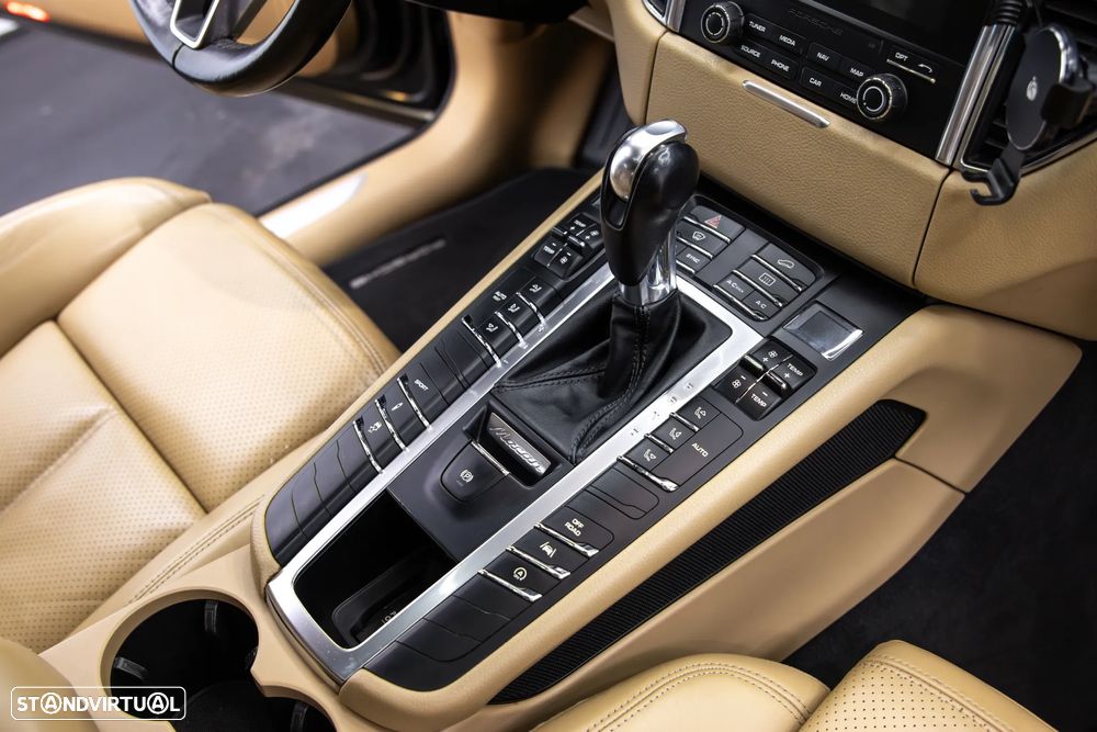 Porsche Macan S - 40