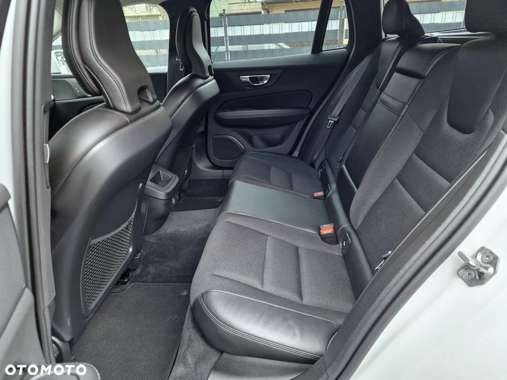 Volvo V60 Cross Country D4 AWD Geartronic - 28