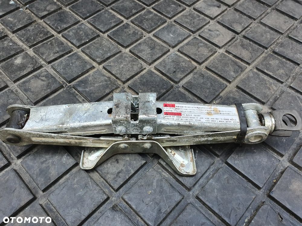 SUZUKI SWIFT MK7 LEWAREK PODNOŚNIK - 1