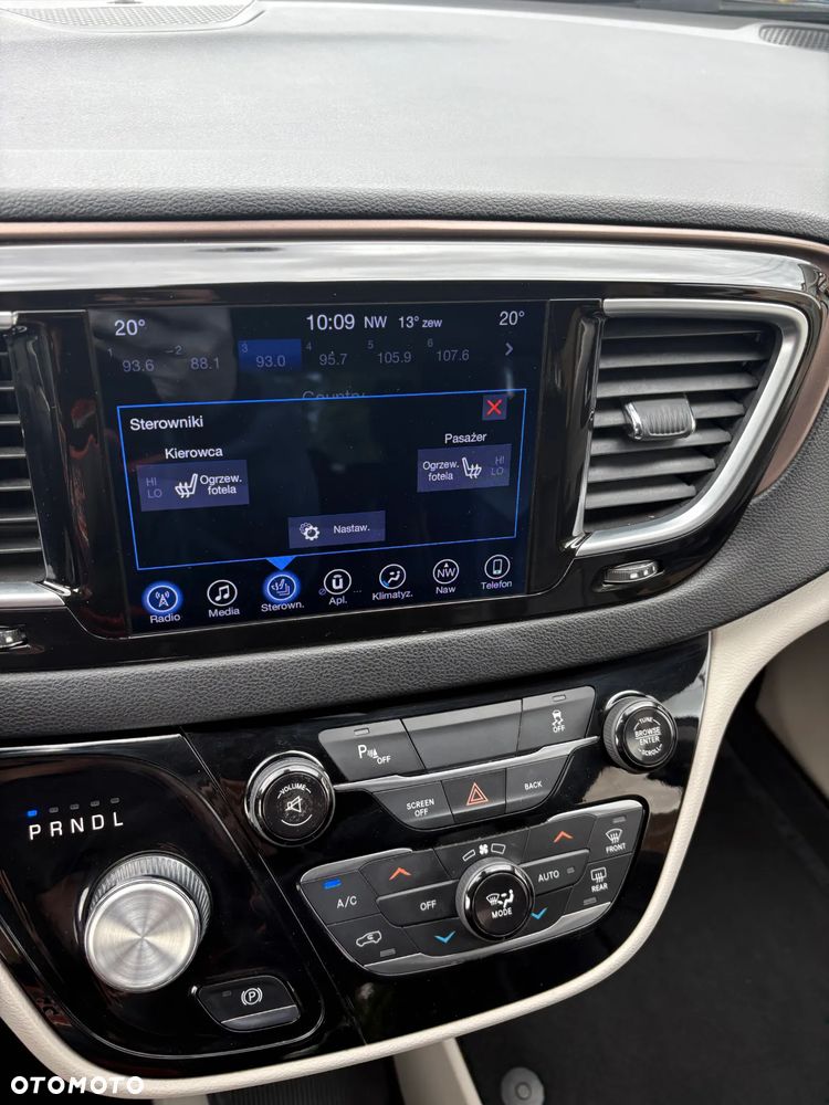 Chrysler Pacifica - 26