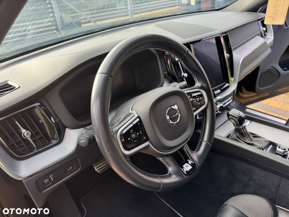 Volvo XC 60 D4 R-Design - 11