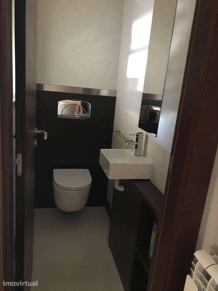 Apartamento T1 com varanda, garagem e ar condicionado - Grande imagem: 5/9
