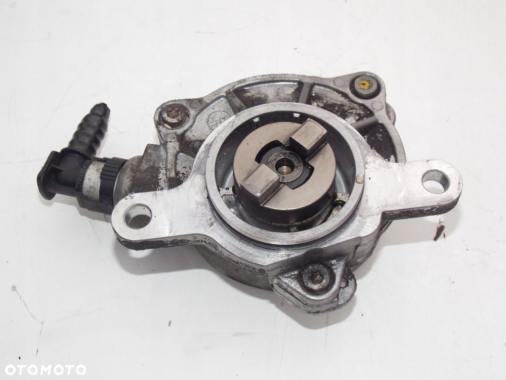 vacum pompa renault master movano 2.5 dci g9u 8200102535 - 2