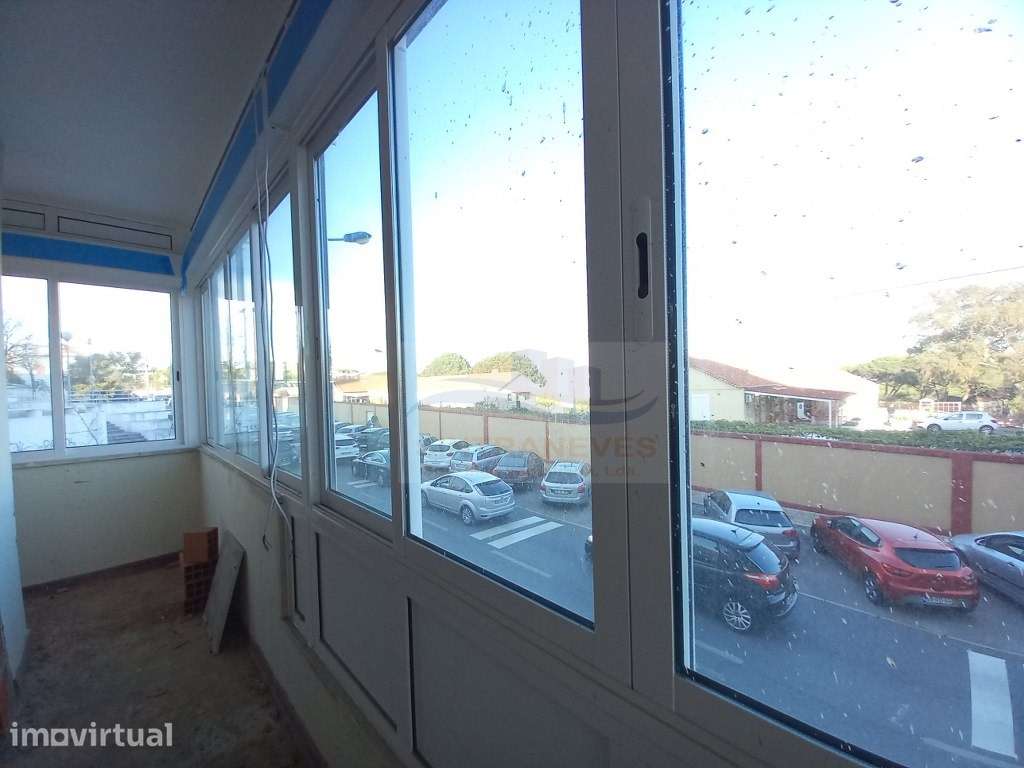 Lindo Apto T4 , totalmente remodelado num 1º andar, junto à Base Na... - Grande imagem: 5/45