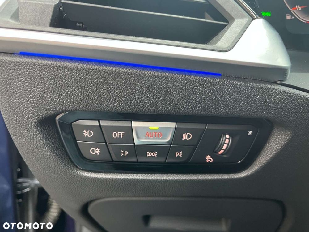 BMW Seria 3 330i - 25