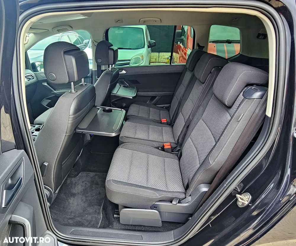 Volkswagen Touran - 8