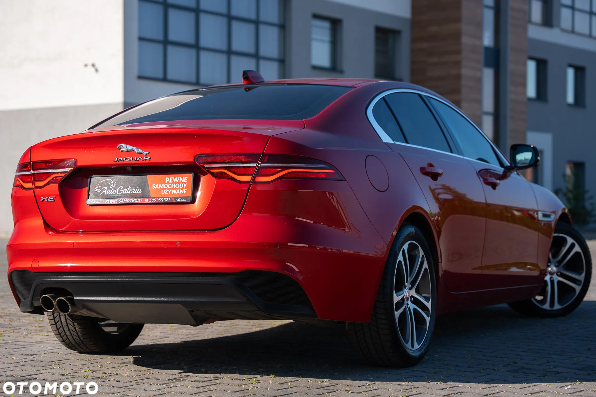 Jaguar XE 2.0 D180 R-Dynamic HSE - 11