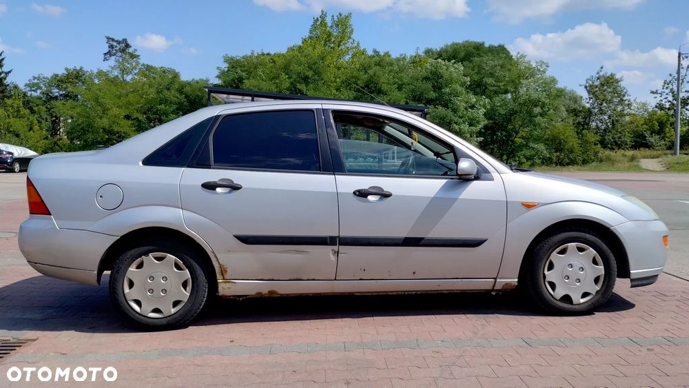 Ford Focus 1.6 Ambiente - 13