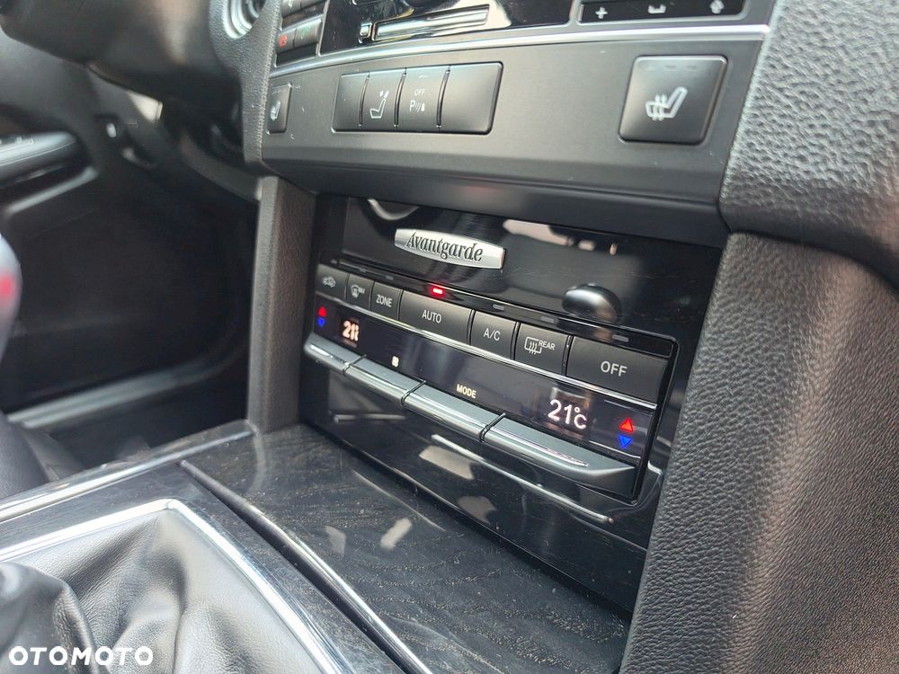 Mercedes-Benz Klasa E 250 CDI DPF BlueEFFICIENCY Avantgarde - 23