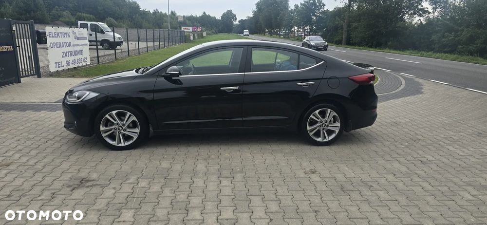 Hyundai Elantra 1.6 CRDi Comfort - 4