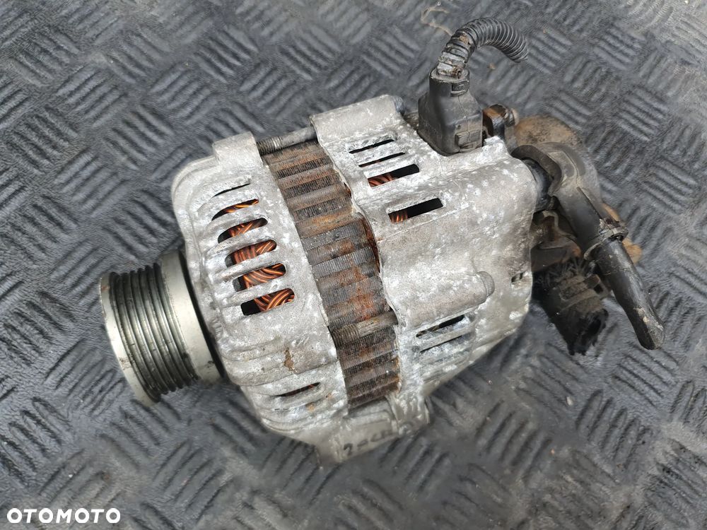 ALTERNATOR + POMPA VACUM HYUNDAI TRAJET I 2.0 CRDI 37300-27012 TUCSON SANTA FE