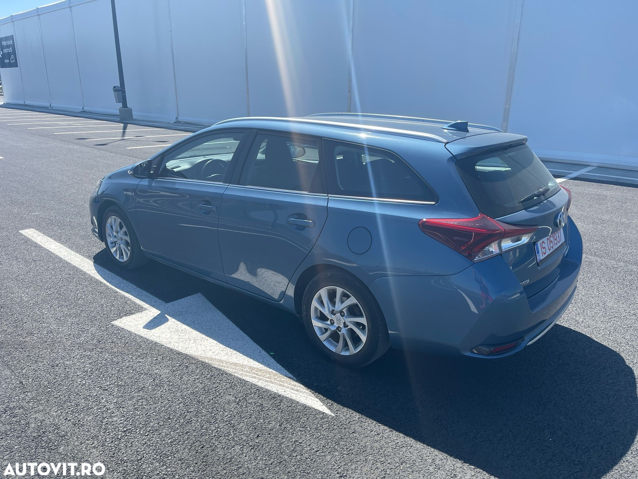 Toyota Auris 1.8 L VVT-i HSD Sol + - 16