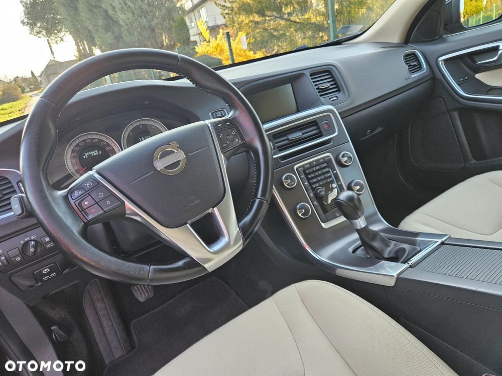 Volvo V60 D4 Momentum - 16