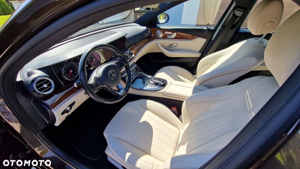 Mercedes-Benz Klasa E 300 9G-TRONIC AMG Line - 1