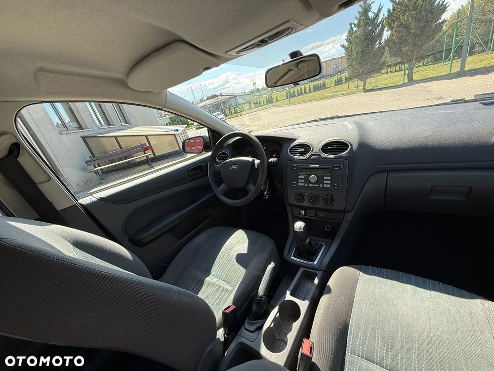 Ford Focus 1.4 Ambiente - 11