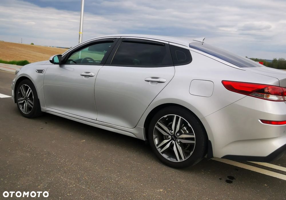 Kia Optima 2.0 M - 10