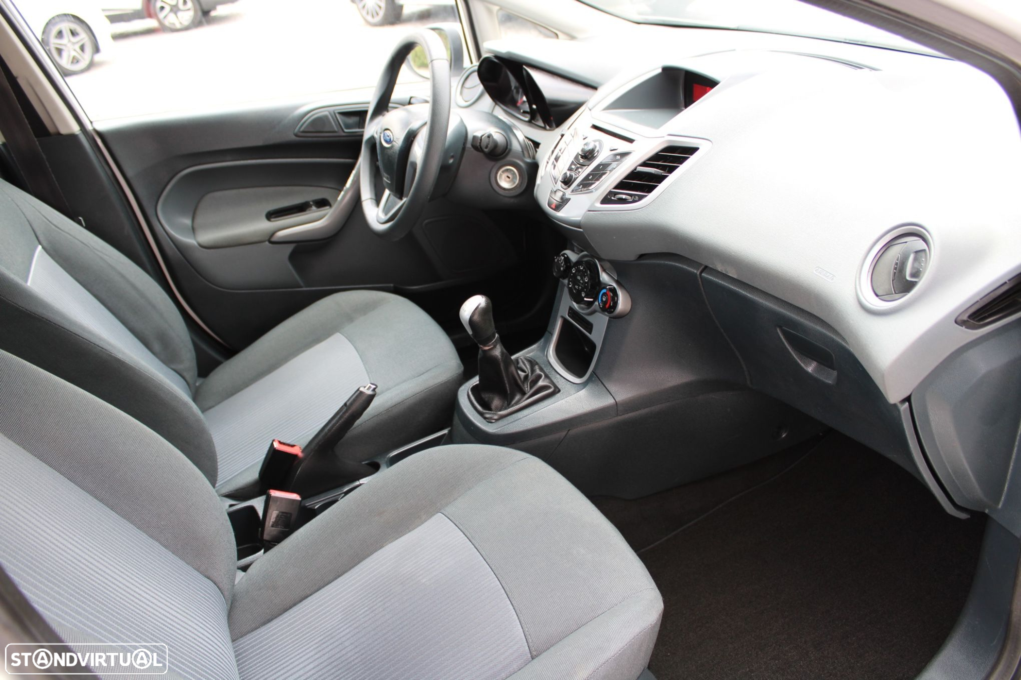Ford Fiesta - 10