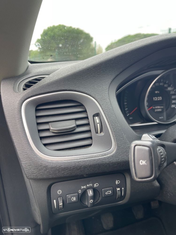 Volvo V40 D2 Momentum - 22