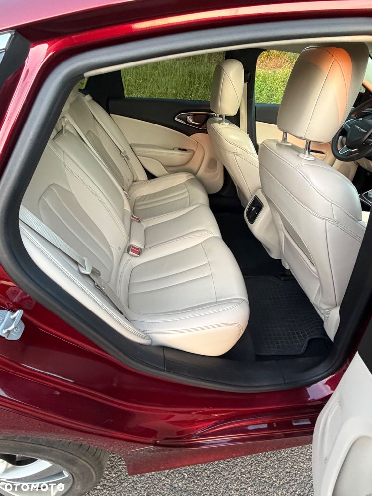 Chrysler 200 - 9