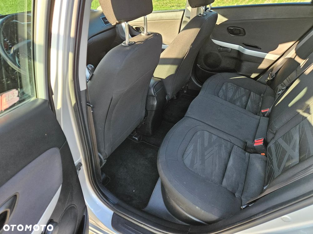Kia Ceed - 9