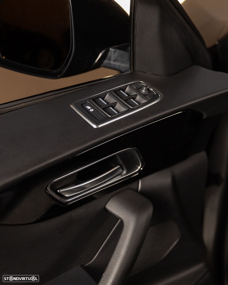 Jaguar F-Pace 2.0 i4D R-Sport Aut. - 31