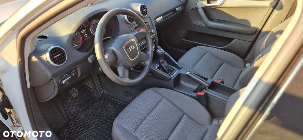 Audi A3 Sportback 1.6 Attraction - 6