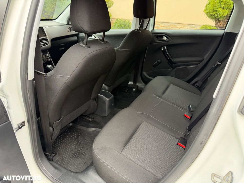 Peugeot 208 - 11