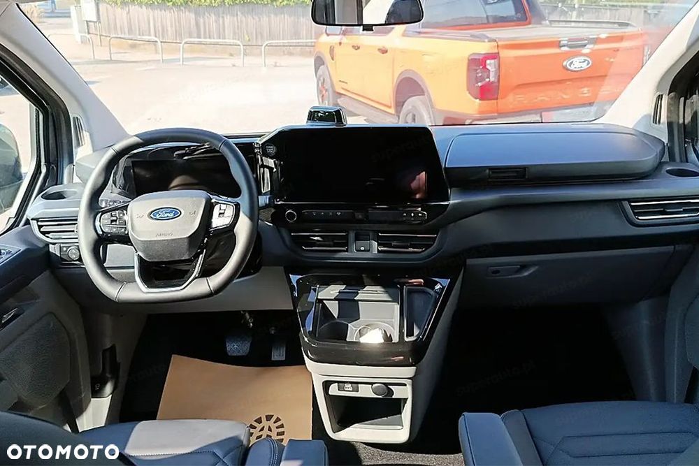Ford Tourneo Custom - 11