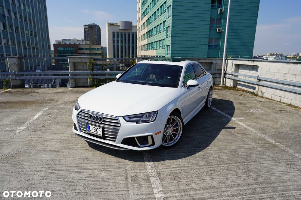 Audi A4 Limousine - 1