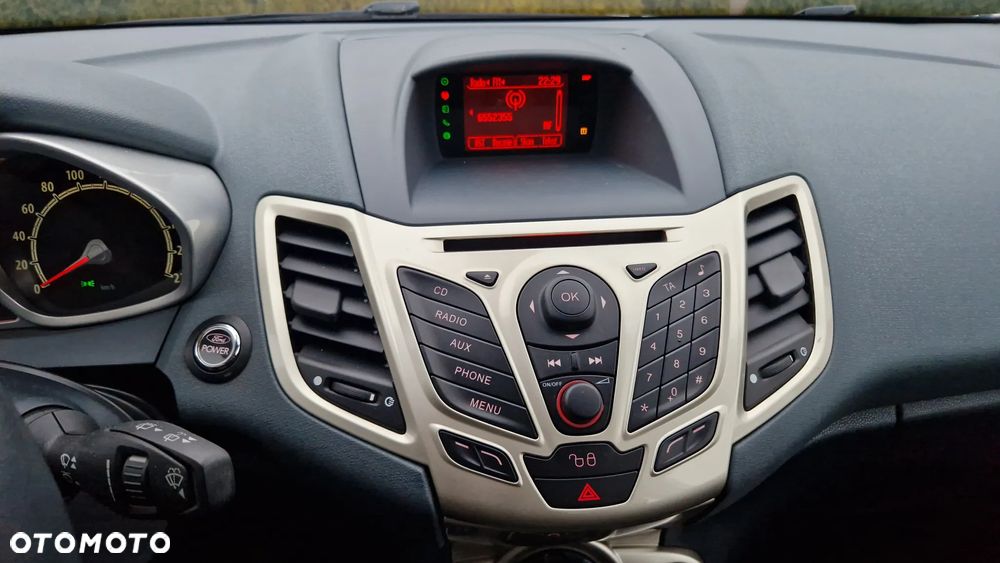 Ford Fiesta 1.25 Ghia - 11