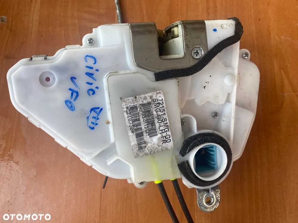 ZAMEK LEWY PRZEDNI 72151SMGG0 HONDA CIVIC VIII UFO R81 - 2
