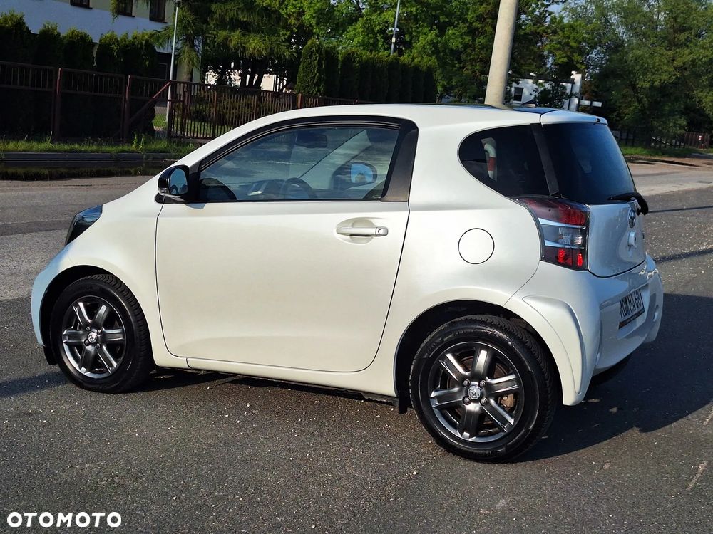 Toyota iQ 1.0 + - 14