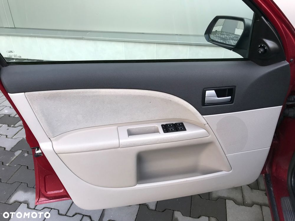 Ford Mondeo 1.8 Ghia - 10