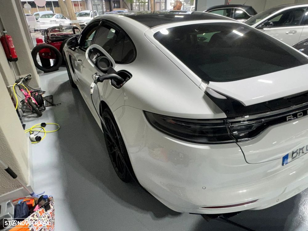 Porsche Panamera 4 E-Hybrid Platinum Edition - 4
