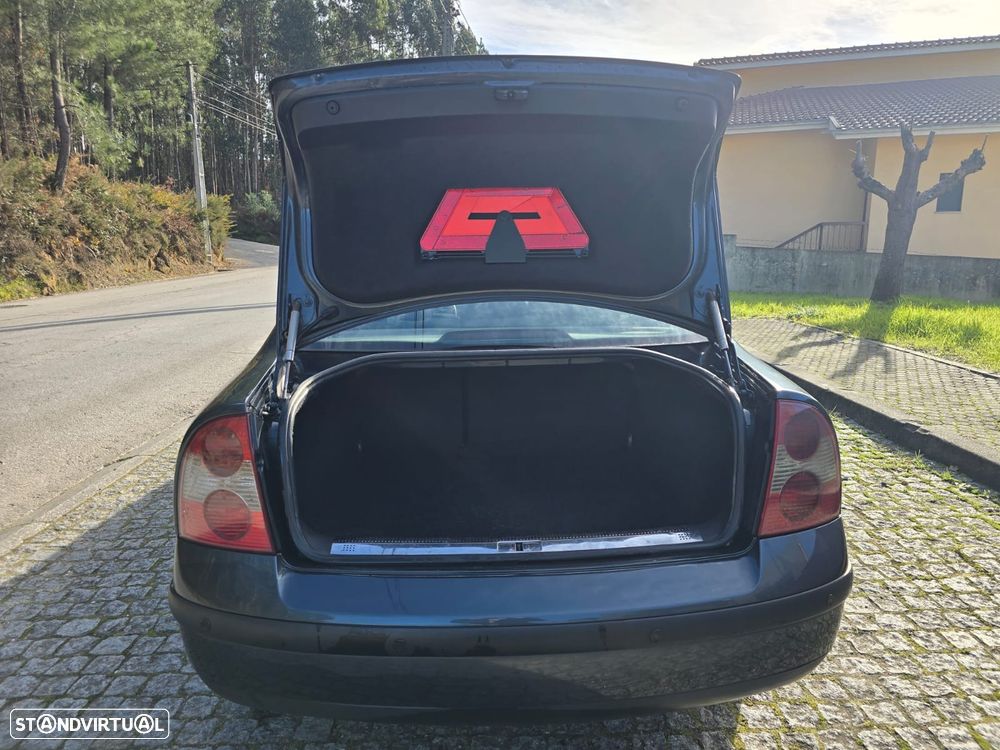 VW Passat 1.9 TDi Highline - 4